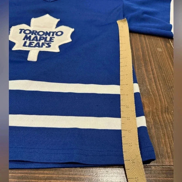 Vintage 90’s CCM Toronto Maple Leafs NHL Jersey - Picture 10 of 10